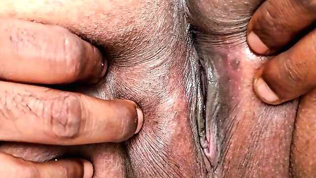 HORNI DESI INDIAN COUPLE HARDCORE SEX IN WASHROOM xxx blowjob video